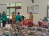 CAMAT KUNJUNGI  LANGSUNG PELAKSANAAN IMUNISASI ORI CAMPAK DI DESA KARANGTALUN