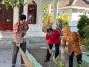 JUMAT ASRI : KECAMATAN KARANGDOWO ADAKAN GERAKAN KEBERSIHAN LINGKUNGAN 