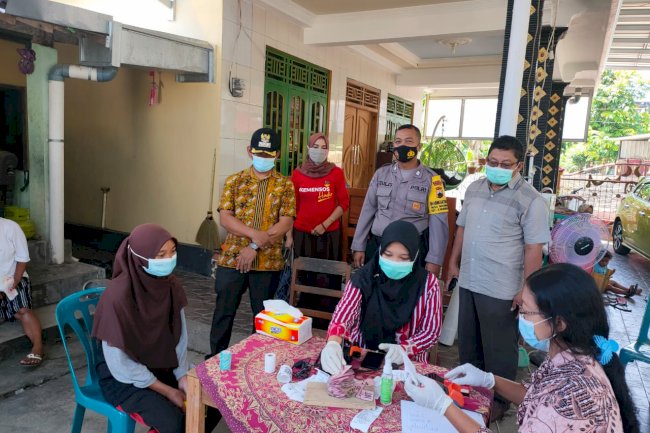 Camat Karangdowo Monitoring Penyaluran Bantuan Pangan Non Tunai (BPNT) Tahun 2021 di Desa Kupang