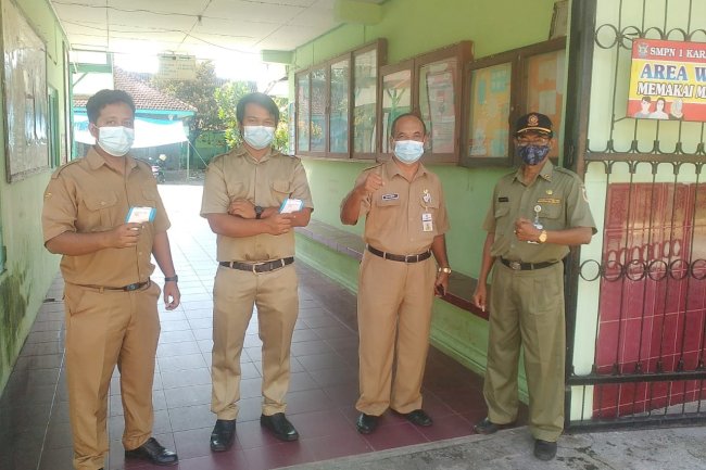 Kasi Trantib Kec. Karangdowo Pantau Pelaksanaan Ujian Sekolah SMP secara Daring / PJJ Paper Test