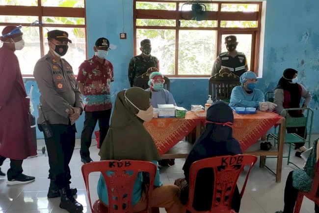 Pelaksanaan Vaksinasi Covid-19 Dosis Kedua bagi Lansia di Desa Bulusan