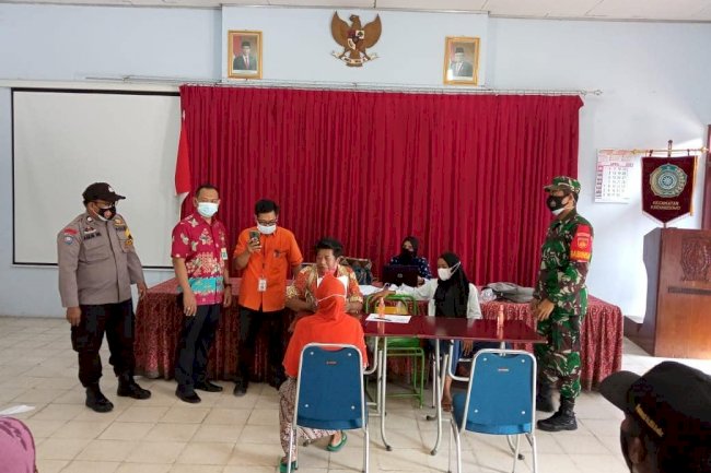 Penyaluran Bantuan Sosial Tunai (BST) Kemensos kepada 333 KPM di Kecamatan Karangdowo