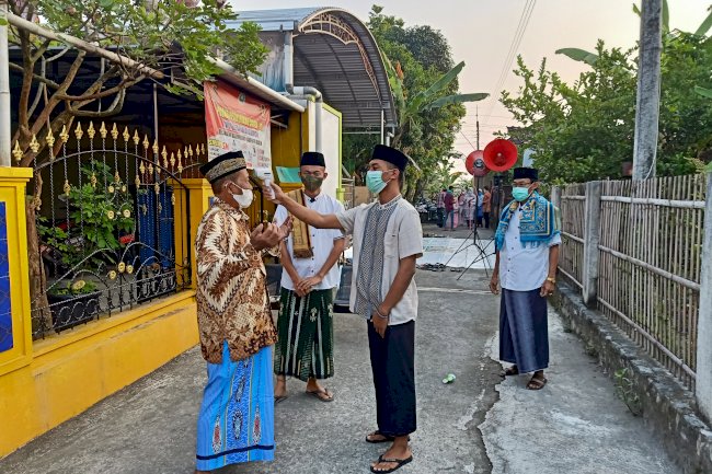 Pastikan Sesuai Prokes, Kasi Trantib Kec. Karangdowo Pantau Pelaksanaan Sholat Idul Fitri 1442 H
