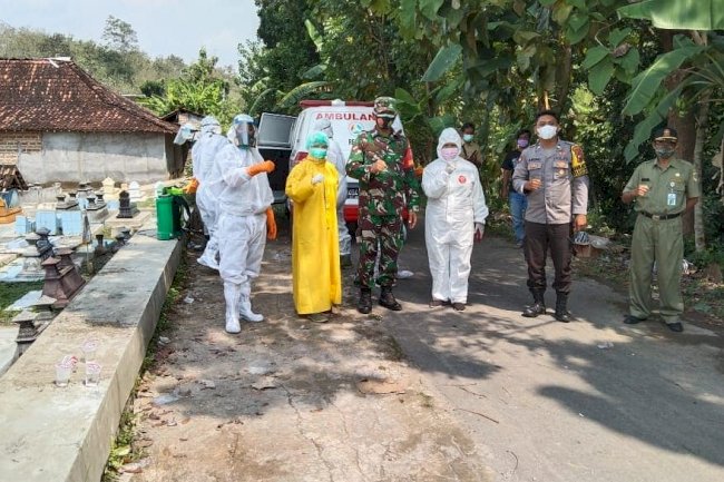 Pemakaman Jenazah Sesuai Standar Protokol Kesehatan di Desa Tumpukan, Kec. Karangdowo