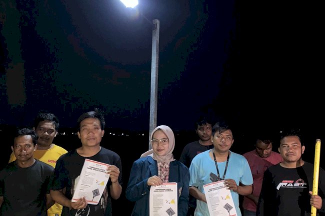 Terang di Desa: Penerapan Lampu Jalan Panel Surya di Desa Demangan