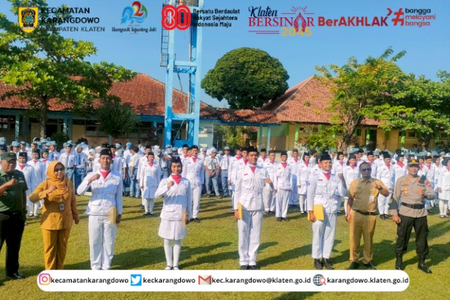 Penyerahan Piagam Paskibraka Kecamatan Karangdowo Tahun 2025