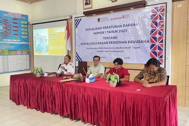 PELAKU USAHA UMKM KARANGDOWO ANTUSIAS MENGIKUTI SOSIALISASI PERDA IJIN USAHA