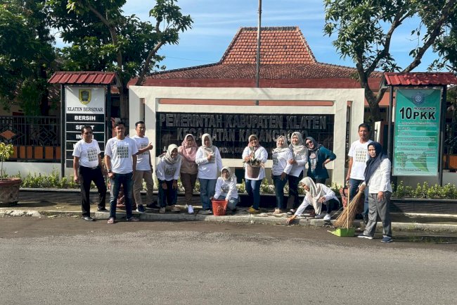 DUKUNG PROGRAM NASIONAL KARANGDOWO ADAKAN  GERAKAN ASRI LINGKUNGAN KANTOR