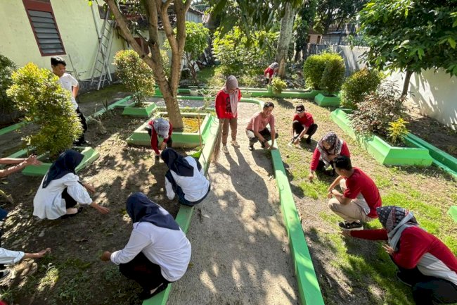 WUJUDKAN LINGKUNGAN ASRI SELURUH PEGAWAI KECAMATAN KARANGDOWO LAKSANAKAN AKSI KEBERSIHAN