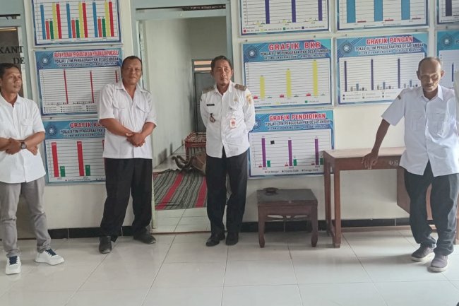 CAMAT KARANGDOWO ADAKAN SILATURAHMI  SEKALIGUS  PEMBINAAN ADMINISTRASI  KE DESA TAMBAK