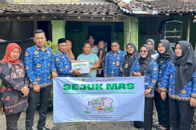 SEDEKAH UNTUK MASYARAKAT DARI PEGAWAI KECAMATAN KARANGDOWO