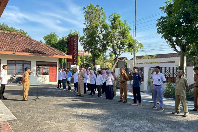 KECAMATAN KARANGDOWO BANGUN KEDISIPLINAN DENGAN KEGIATAN APEL PAGI