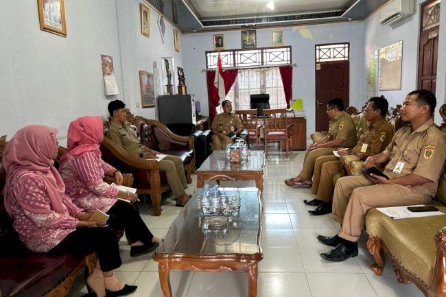 CAMAT PIMPIN RAKOR INTERNAL MEMBAHAS  PENTINGNYA ADMINISTRASI  KEUANGAN 