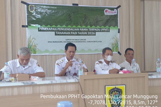 CAMAT MENDUKUNG  PENERAPAN PENGENDALIAN HAMA TERPADU ( PPHT) TANAMAN PADI DESA MUNGGUNG KARANGDOWO