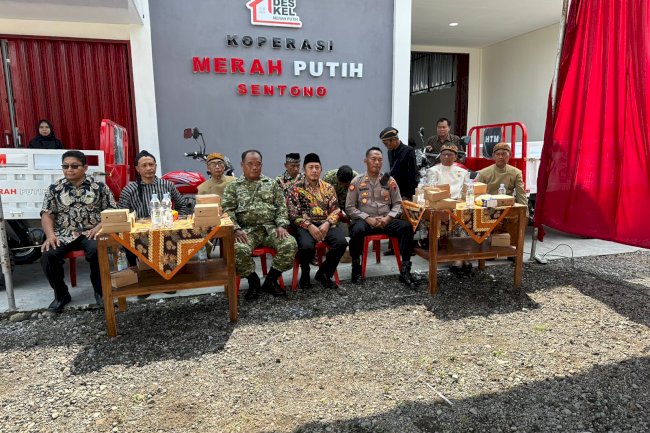 CAMAT HADIRI LOUNCING OPERASIONAL KDMP SENTONO KARANGDOWO AJAK TRANSPARANSI DAN TAATI STANDARD OPERASIONAL PROSEDUR ( SOP )