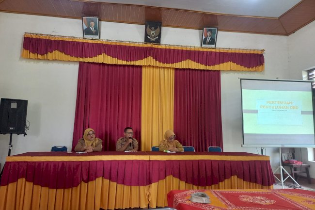 CAMAT DAN  PUSKESMAS SOSIALISASIKAN PENCEGAHAN DEMAM BERDARAH ( DB ) DI DESA KARANGTALUN
