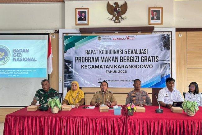 CAMAT KARANGDOWO PIMPIN RAKOR EVALUASI PELAKSANAAN MBG / SPPG  