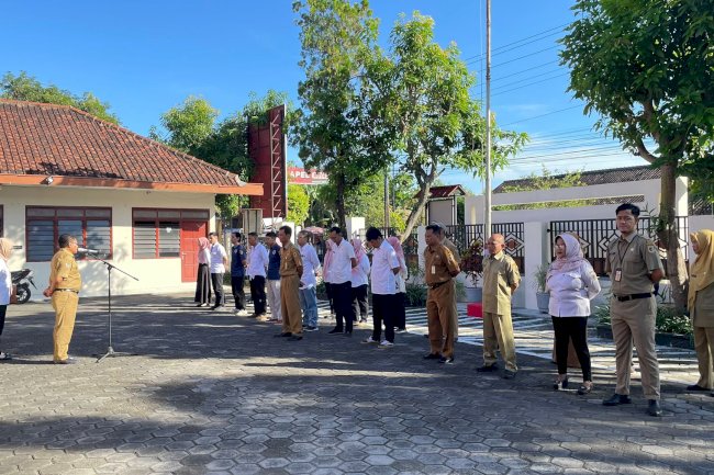 KECAMATAN KARANGDOWO TINGKATKAN INTEGRITAS DAN KERJASAMA MELALUI APEL PAGI