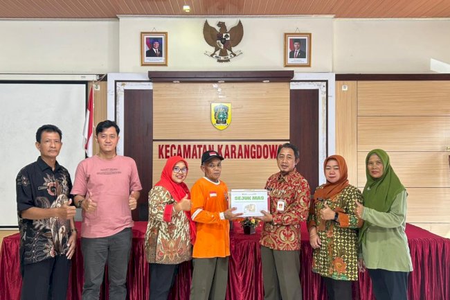 SEJUK MAS ( Sedekah Jum’at Untuk Masyarakat ) KECAMATAN KARANGDOWO BERBAGI  PADA MASYARAKAT