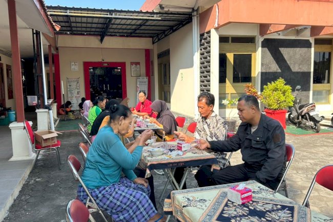 “ SABAR MAS “ CARA UNIK SERAP ASPIRASI CAMAT KARANGDOWO AJAK SARAPAN BARENG MASYARAKAT