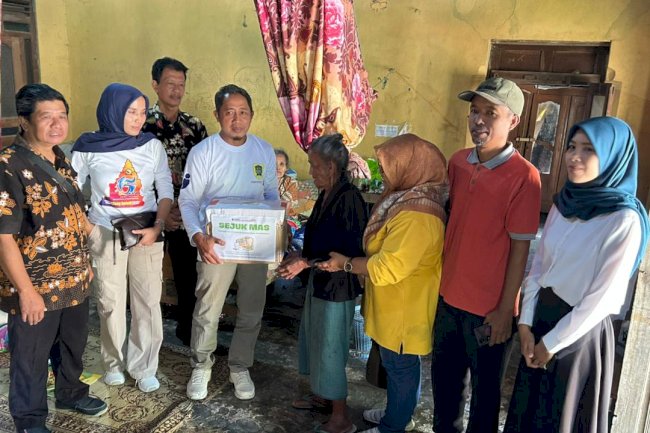 "SEJUK MAS " KECAMATAN KARANGDOWO BERBAGI SEDEKAH JUM'AT UNTUK MASYARAKAT