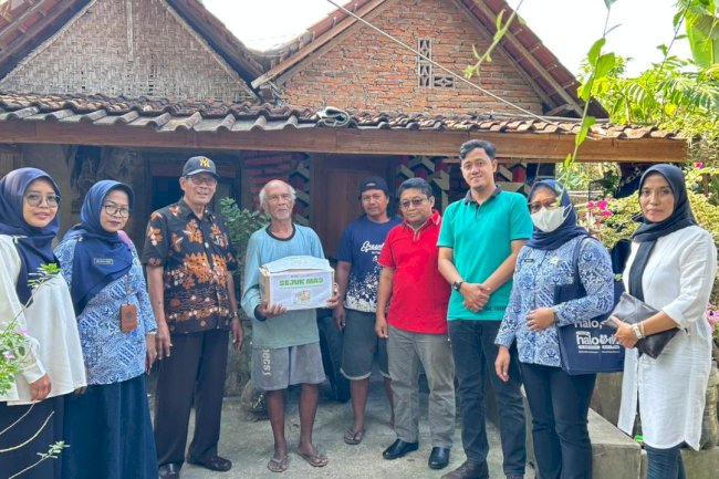“SEJUK MAS “  KARANGDOWO BERSILATURAHMI PADA MASYARAKAT DENGAN BERBAGI SEDEKAH