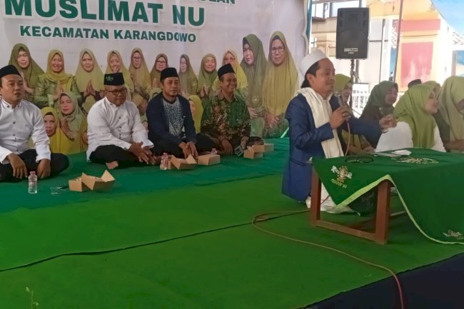PESAN CAMAT PADA PENGAJIAN AKBAR DAN SANTUNAN ANAK YATIM OLEH MUSLIMAT NU CABANG KARANGDOWO