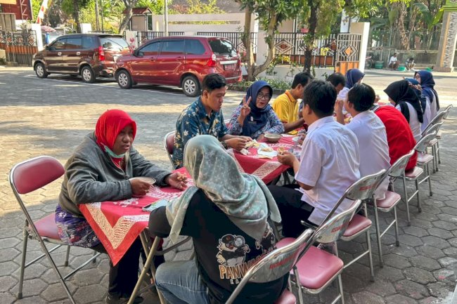 “SABAR MAS “  KEAKRABAN PEGAWAI KECAMATAN KARANGDOWO  DENGAN SARAPAN BARENG MASYARAKAT