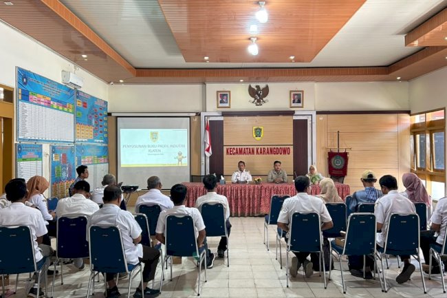 KARANGDOWO SOSIALISASIKAN PENYUSUNAN BUKU PROFIL INDUSTRI KECIL MENENGAH DESA SE-KECAMATAN