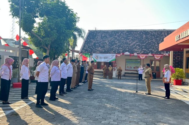 KEGIATAN RUTIN APEL PAGI KECAMATAN KARANGDOWO