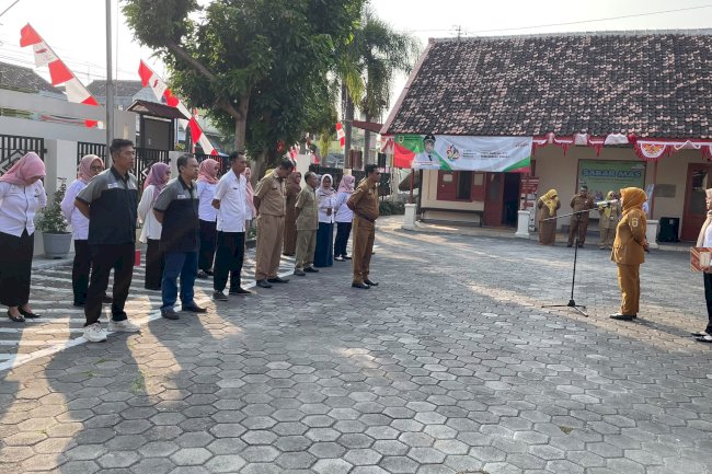 PELAKSANAAN APEL RUTIN SENIN PAGI KECAMATAN KARANGDOWO KABUPATEN KLATEN