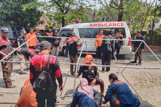 RELAWAN  KECAMATAN DI KABUPATEN KLATEN GABUNGAN MENGIKUTI PELATIHANAN PENANGULANGAN KEBENCANAAN 