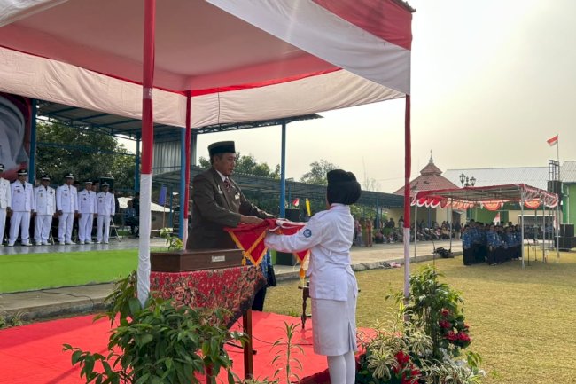 RIBUAN PESERTA IKUTI  UPACARA HUT RI KE-81 TINGKAT KECAMATAN KARANGDOWO DI LAPANGAN KARANGWUNGU