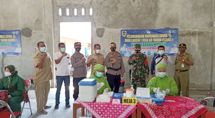 Pelaksanaan Vaksinasi Covid-19 Dosis Kedua bagi Lansia di Desa Karangwungu
