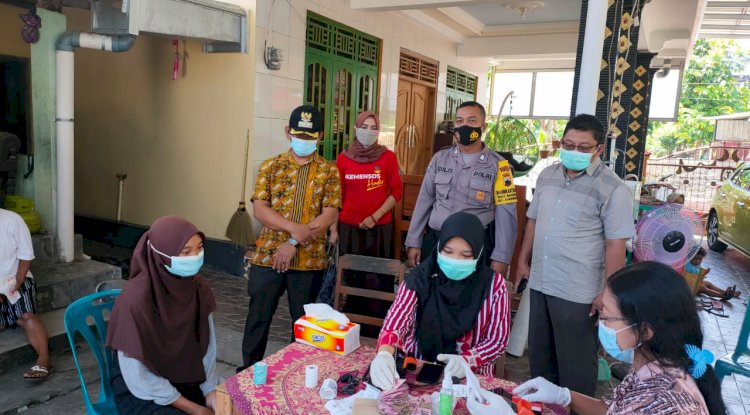 Camat Karangdowo Monitoring Penyaluran Bantuan Pangan Non Tunai (BPNT) Tahun 2021 di Desa Kupang