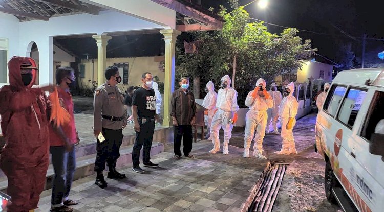 Camat Karangdowo Pantau Pemakaman Jenazah Pasien Suspect Covid-19 Dengan Protokol Kesehatan di Desa Karangtalun, Kec. Karangdowo