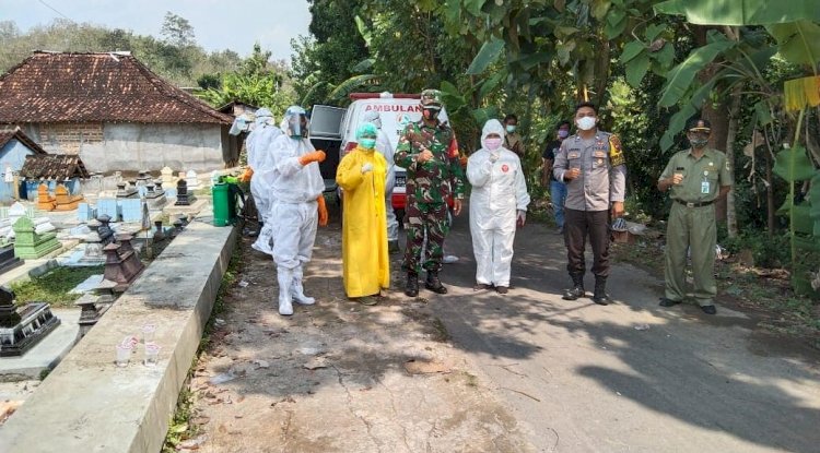 Pemakaman Jenazah Sesuai Standar Protokol Kesehatan di Desa Tumpukan, Kec. Karangdowo