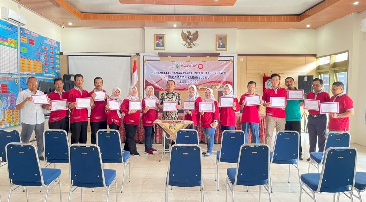 Acara penandatanganan Pakta Integritas pegawai di Kecamatan Karangdowo 2023
