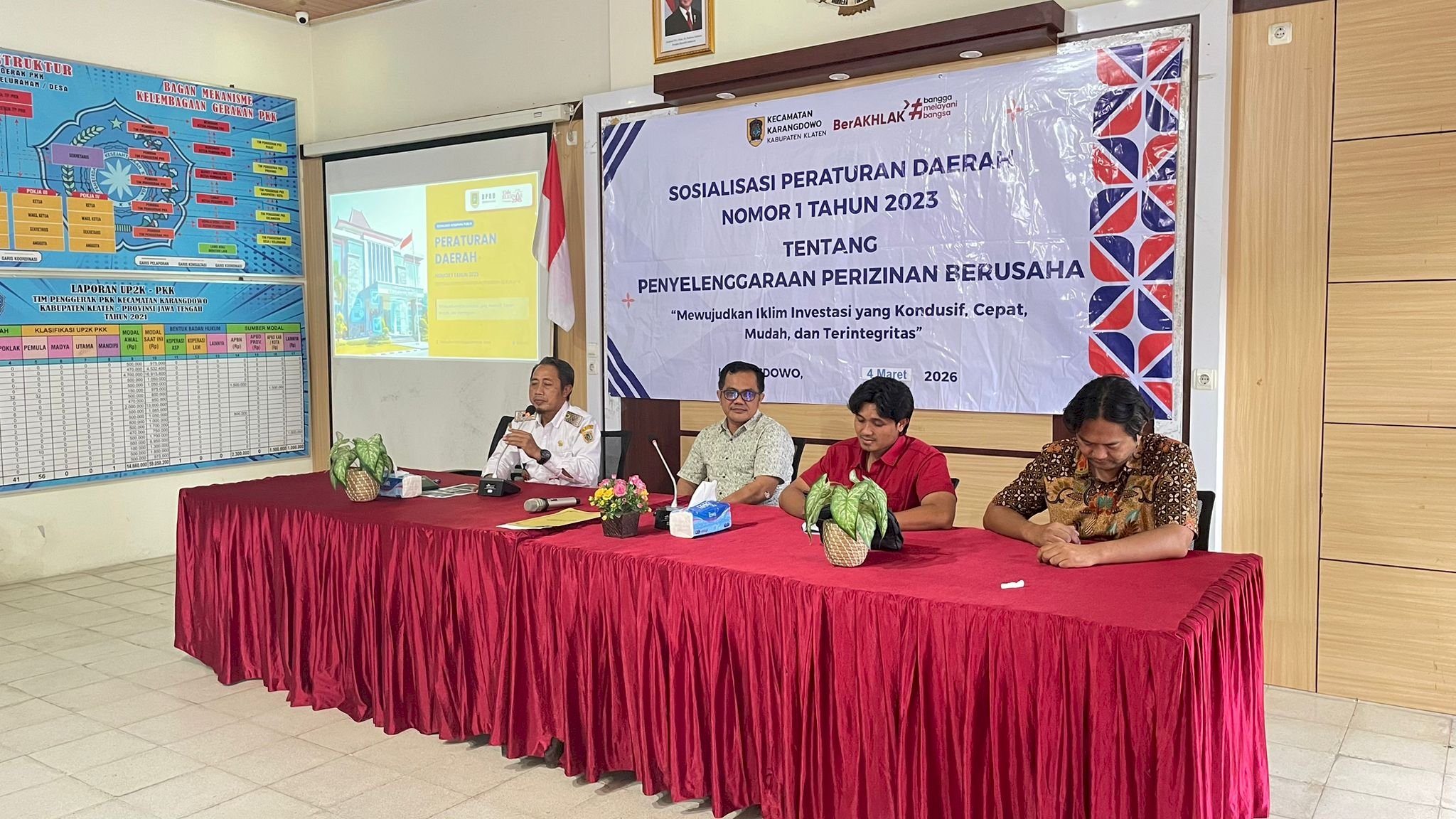 PELAKU USAHA UMKM KARANGDOWO ANTUSIAS MENGIKUTI SOSIALISASI PERDA IJIN USAHA