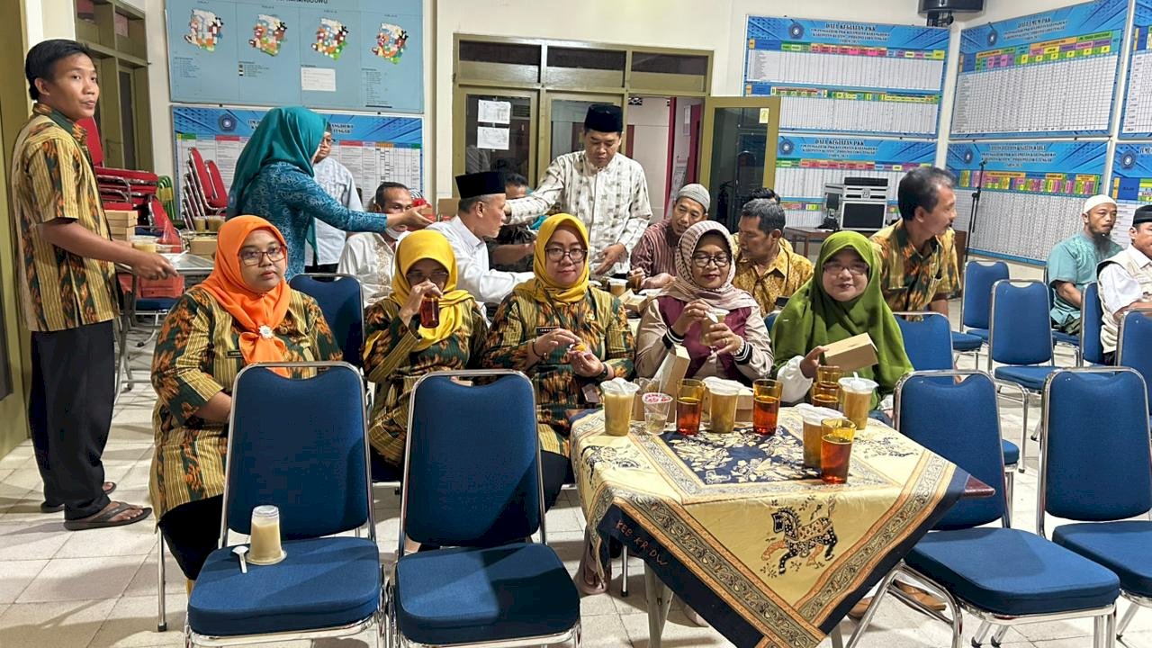 CAMAT KARANGDOWO AJAK TOKOH AGAMA DAN MASYARAKAT BUKA BERSAMA