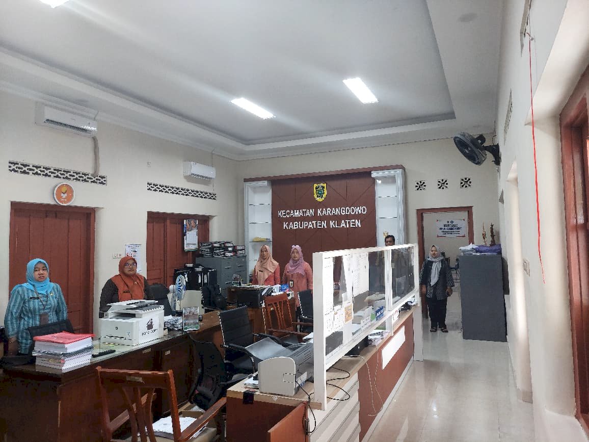 LAGU INDONESIA RAYA DI PUTAR SETIAP JAM 10 PAGI DI KECAMATAN KARANGDOWO