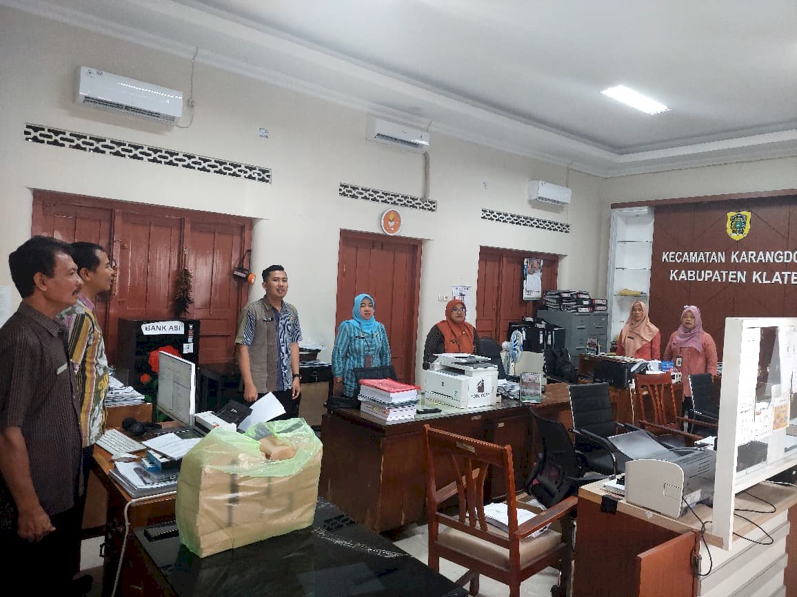 LAGU INDONESIA RAYA DI PUTAR SETIAP JAM 10 PAGI DI KECAMATAN KARANGDOWO