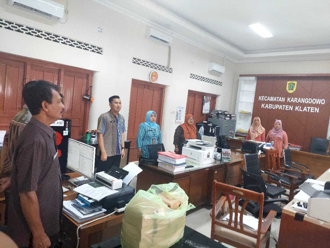 LAGU INDONESIA RAYA DI PUTAR SETIAP JAM 10 PAGI DI KECAMATAN KARANGDOWO