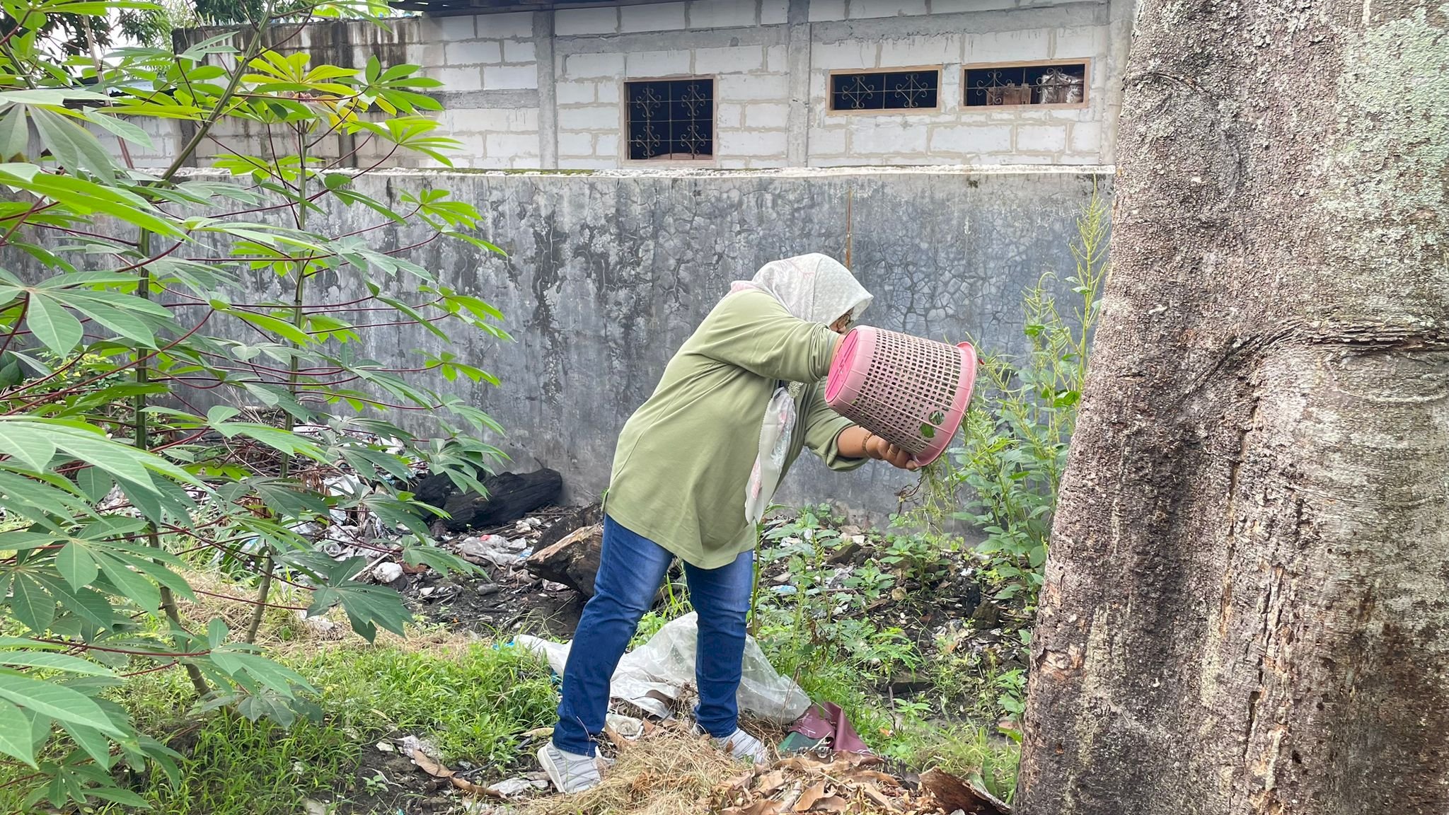 TETAP UTAMAKAN LAYANAN PUBLIK KECAMATAN KARANGDOWO ADAKAN GERAKAN  KEBERSIHAN