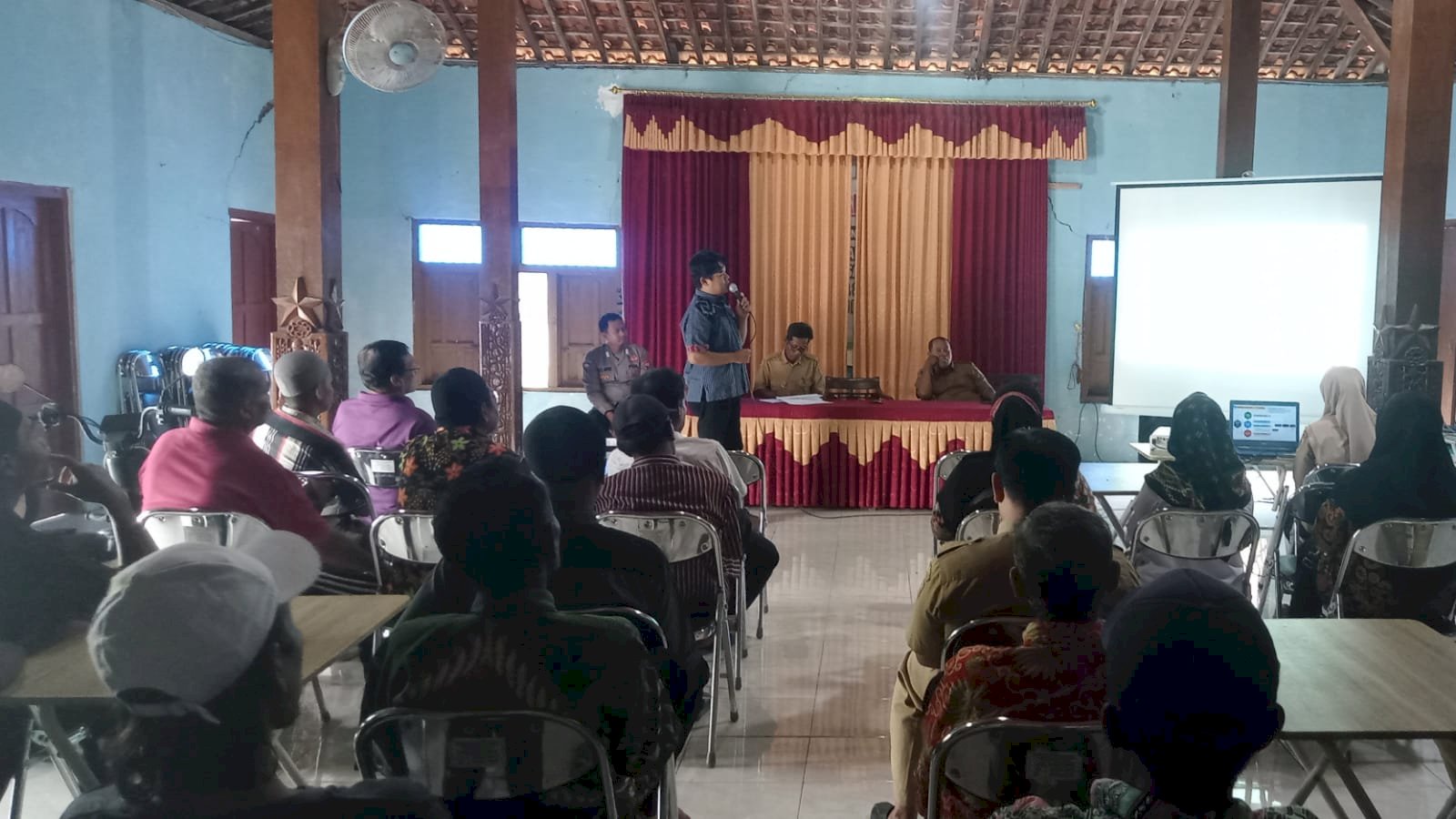 PESAN CAMAT PADA MUSDES VERIFIKASI  DATA PENERIMA BANSOS DESA KARANGDOWO