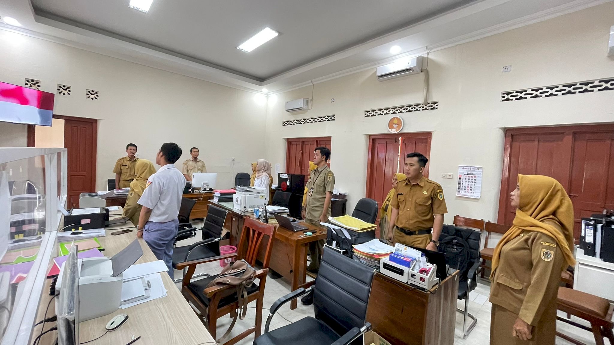 TAMU IKUT MENYANYIKAN LAGU INDONESIA RAYA DI KECAMATAN KARANGDOWO