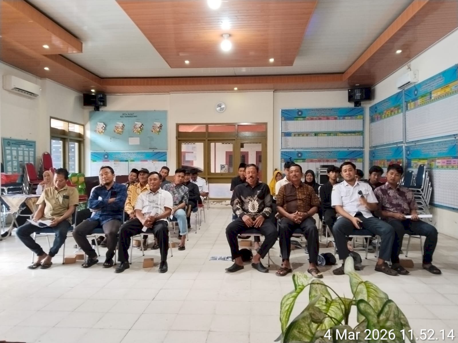 PELAKU USAHA UMKM KARANGDOWO ANTUSIAS MENGIKUTI SOSIALISASI PERDA IJIN USAHA