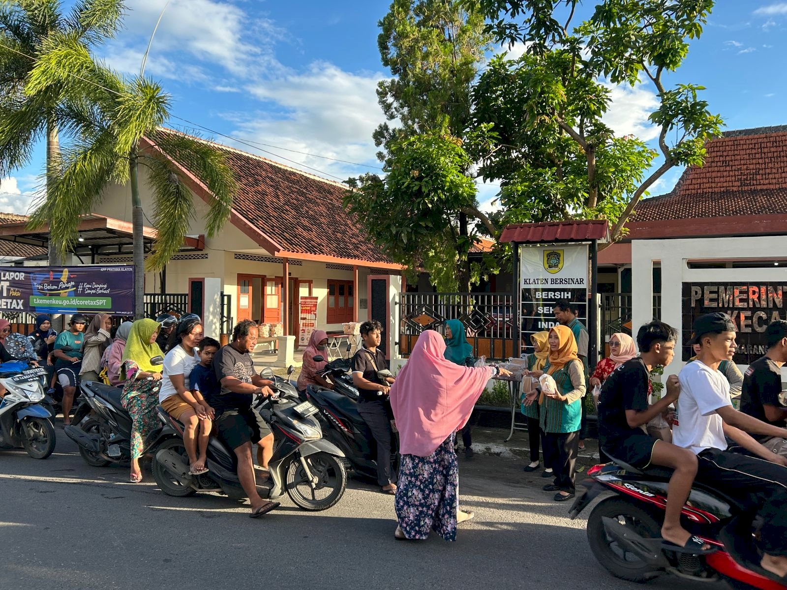 LARIS MANIS KECAMATAN KARANGDOWO BERBAGI TAKJIL RAMADHAN 1447 H / 2026 M