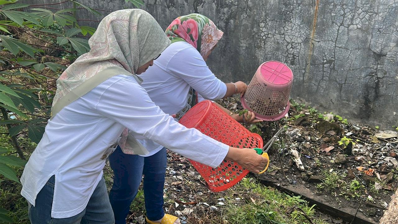 DUKUNG PROGRAM NASIONAL KARANGDOWO ADAKAN  GERAKAN ASRI LINGKUNGAN KANTOR