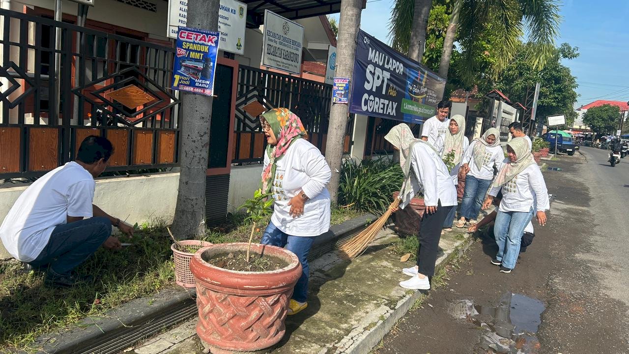 DUKUNG PROGRAM NASIONAL KARANGDOWO ADAKAN  GERAKAN ASRI LINGKUNGAN KANTOR